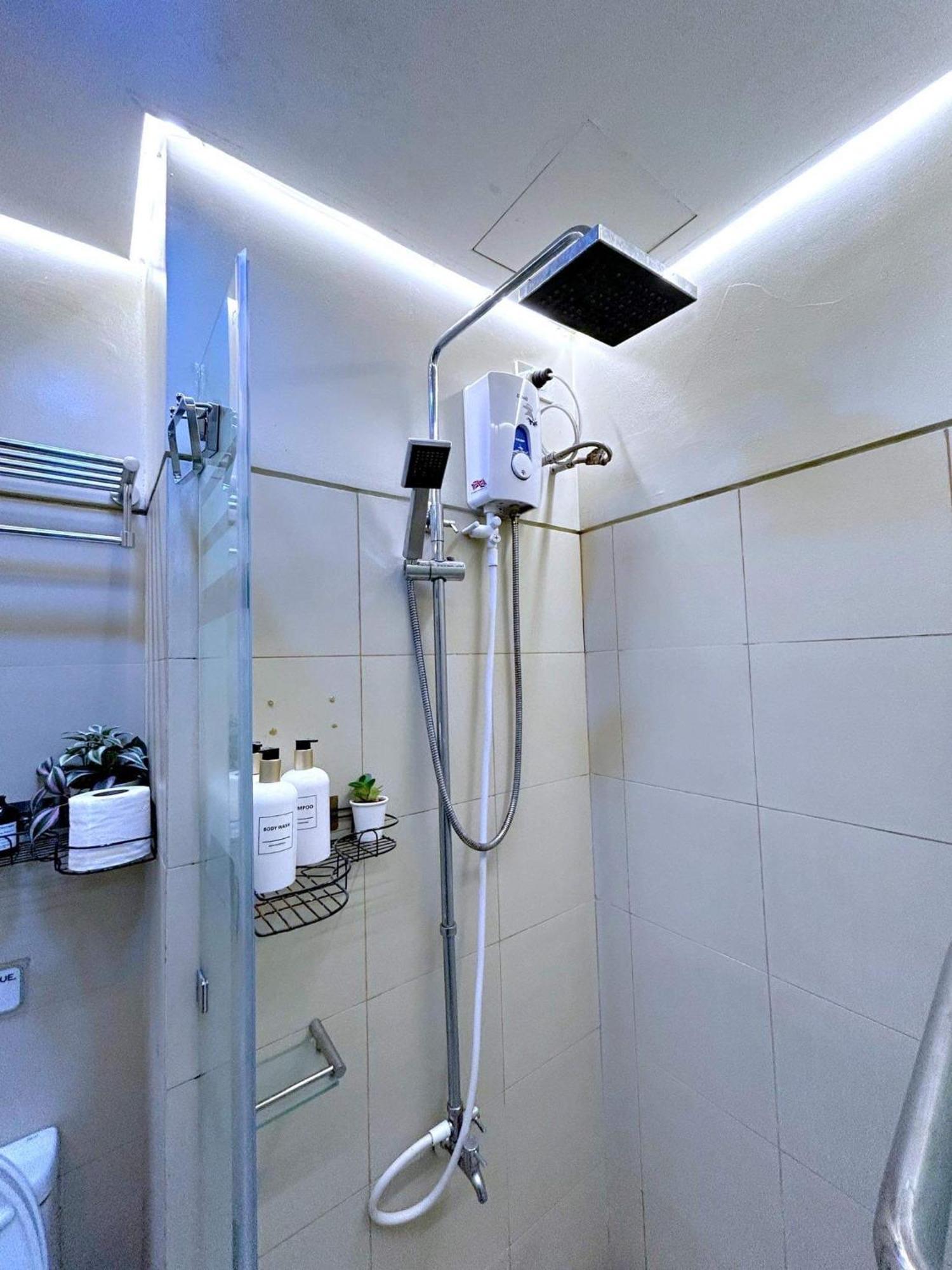 Cozypura Staycation Near Moa, Airport , With Free Fast Wifi, Netflix And Pay Parking Pasay Esterno foto